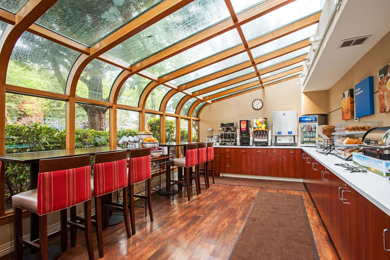 Comfort & Sea-tac Airport Hotel