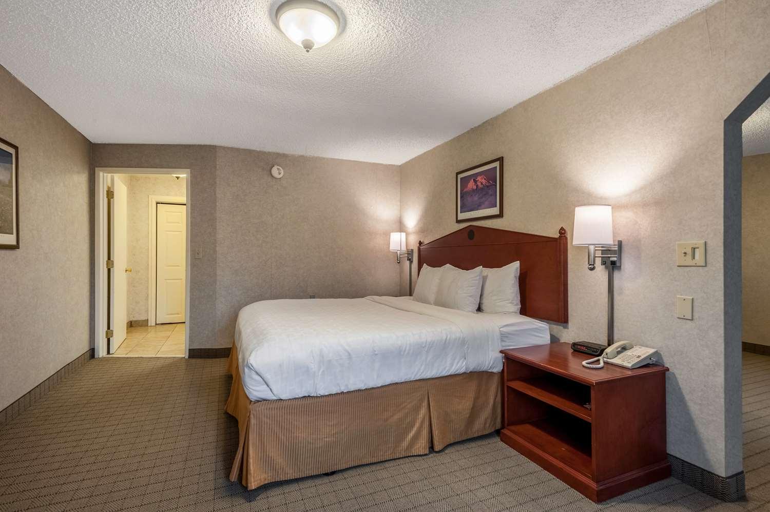 Hotel Surestay By Western Airport North 3*