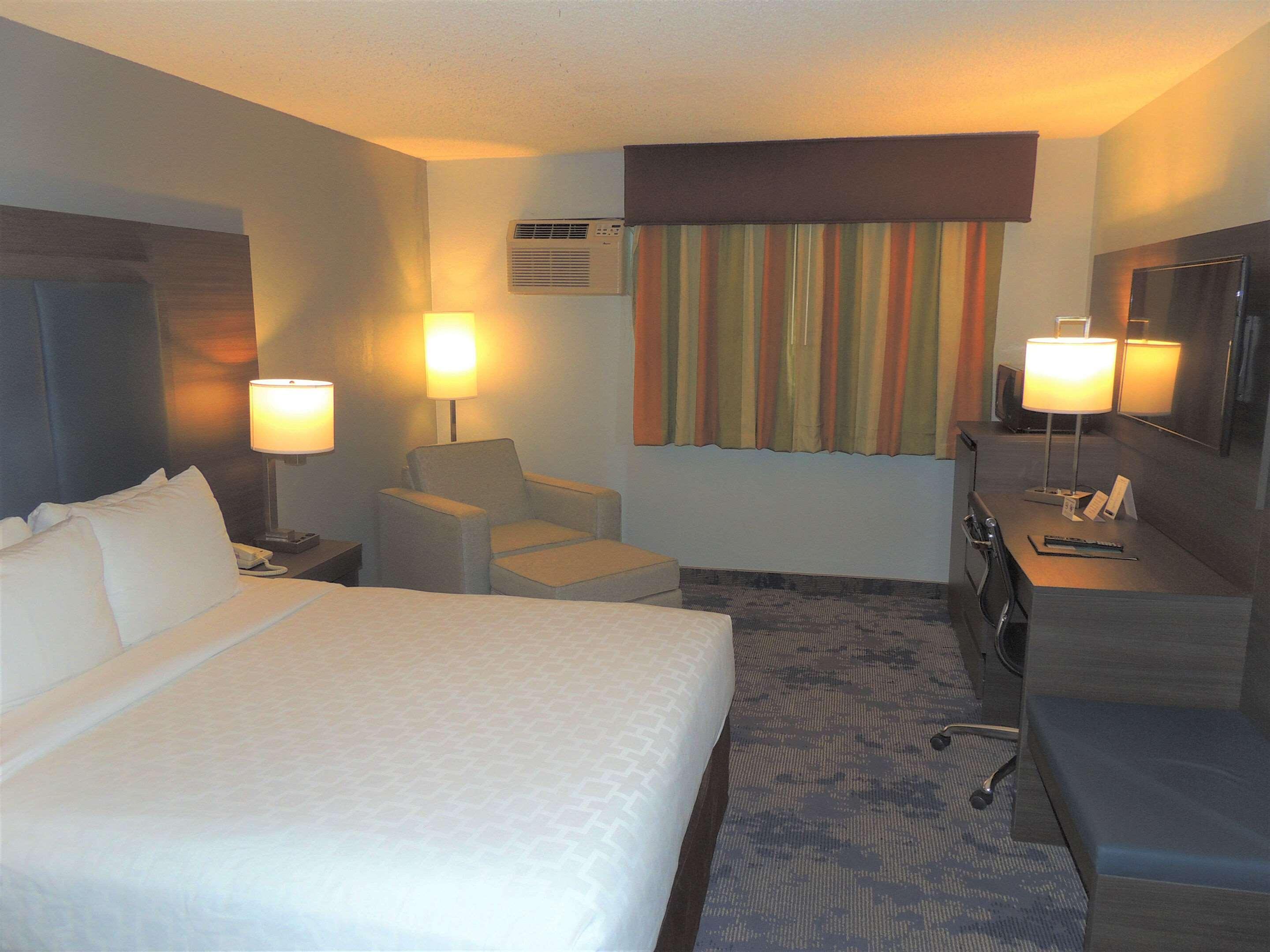 Hotel Surestay By Western Airport North 3*