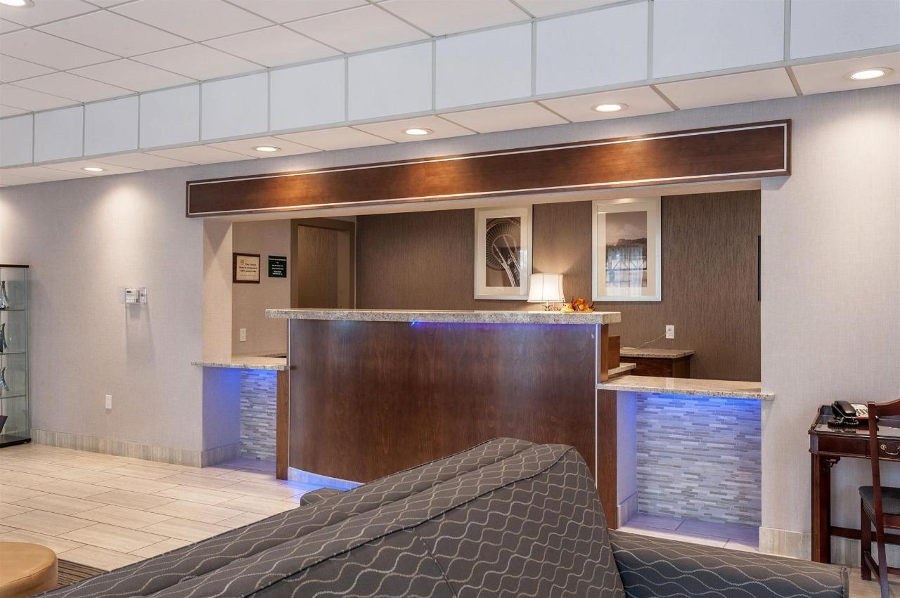 Hotel Surestay By Western Airport North