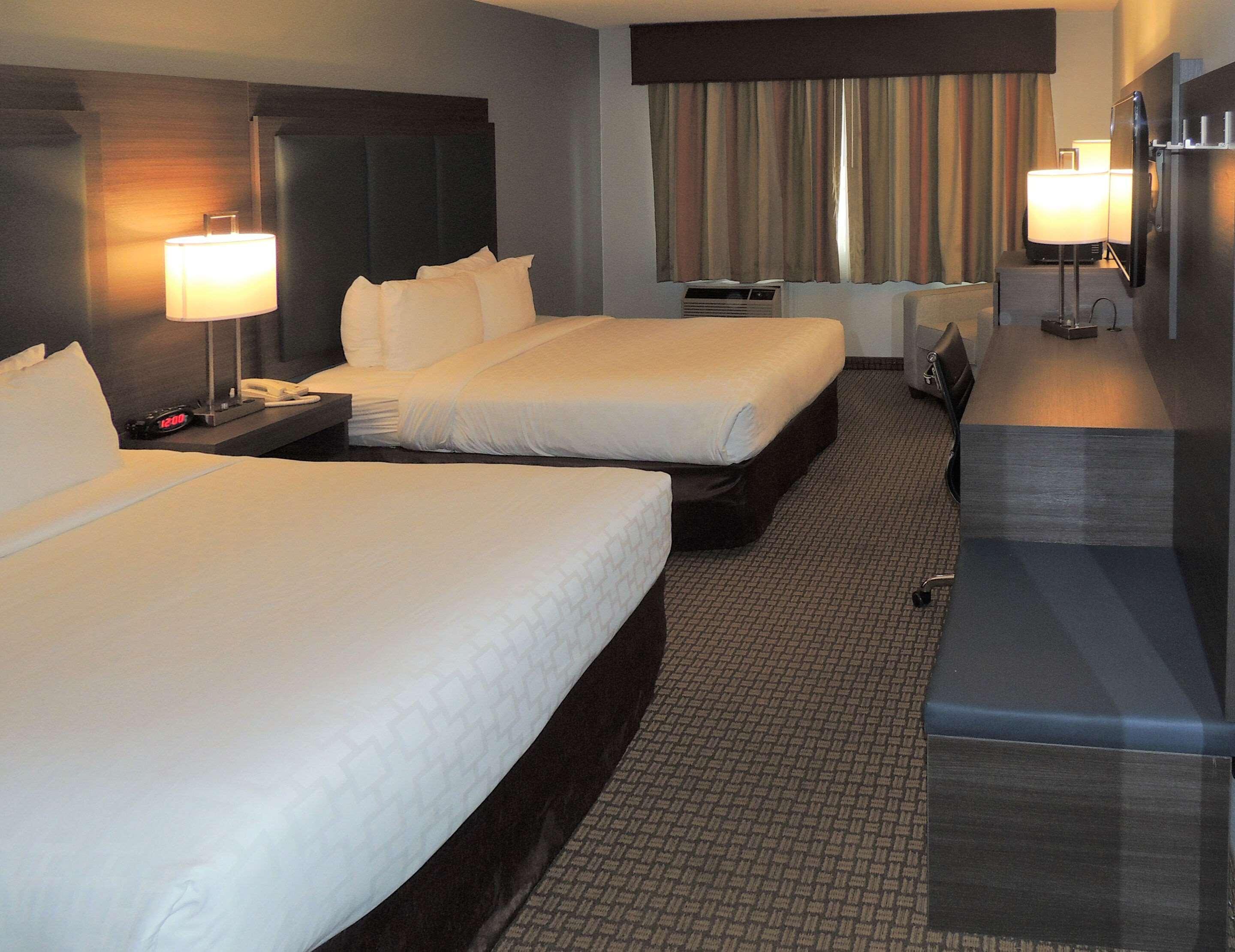 Hotel Surestay By Western Airport North