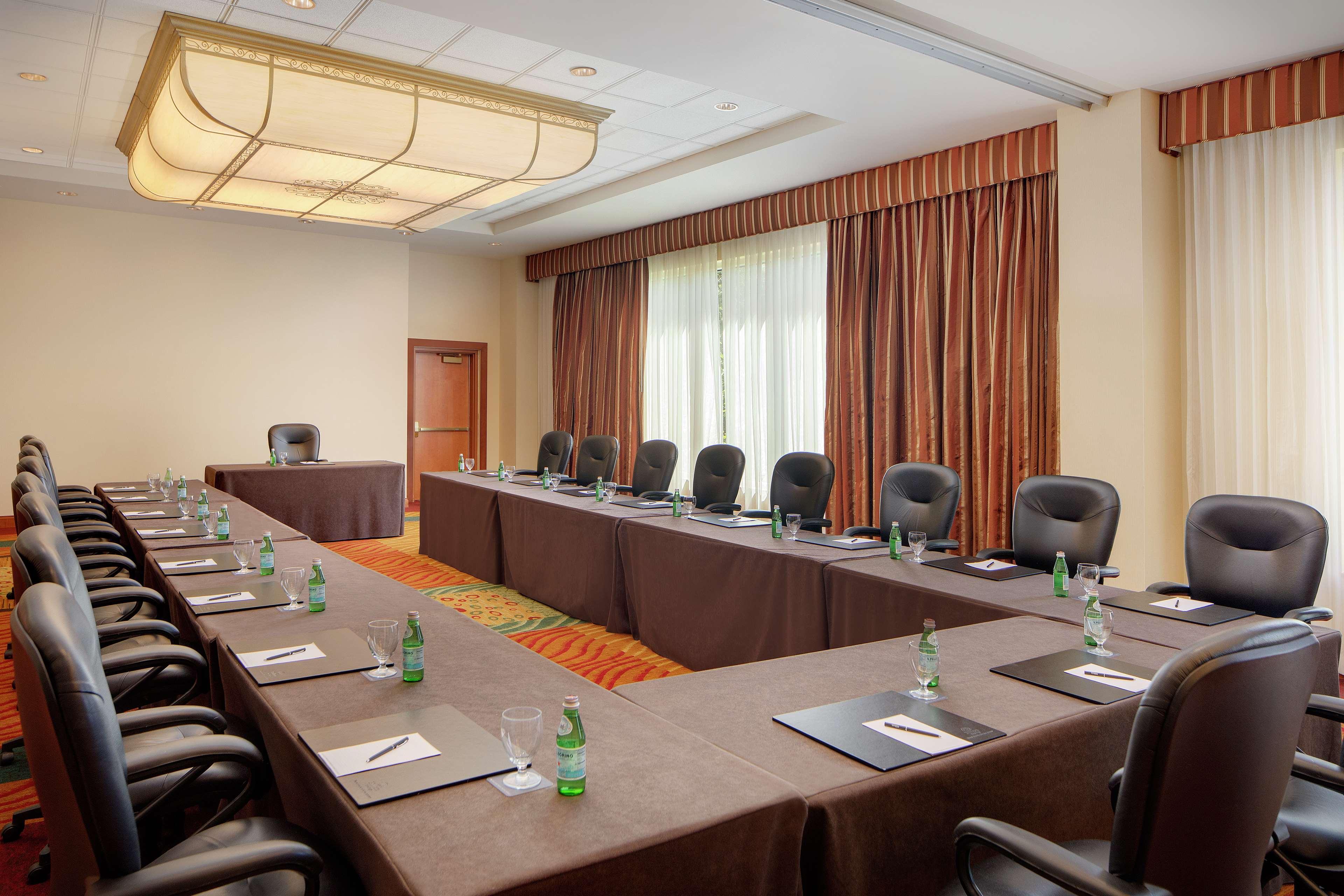 Hilton Seattle Airport & Conference Center Hotel SeaTac