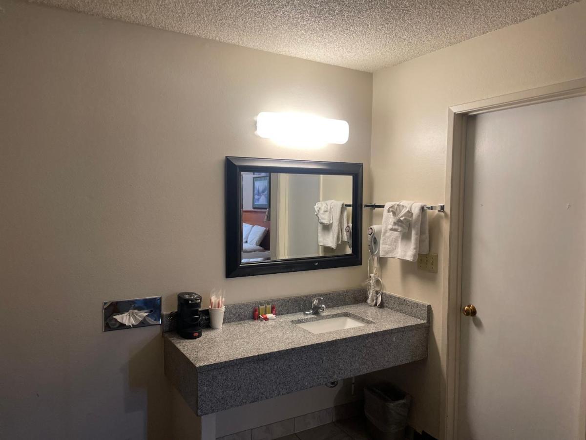 Inn Skyway -