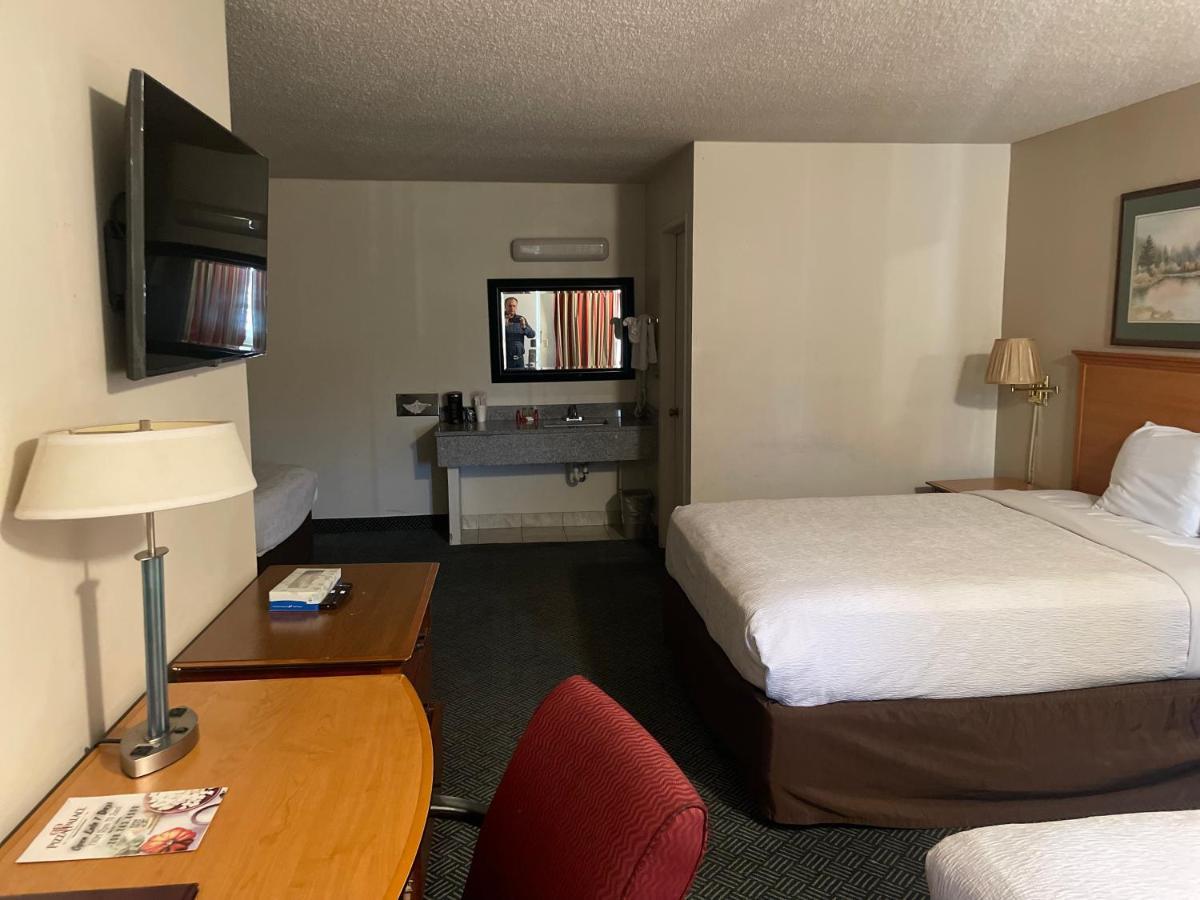 Inn Skyway -