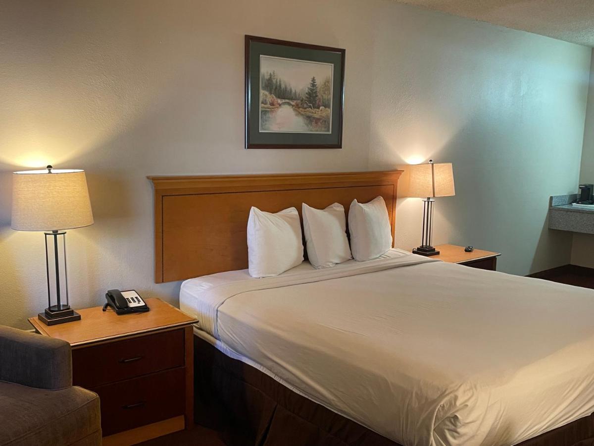 Inn Skyway -