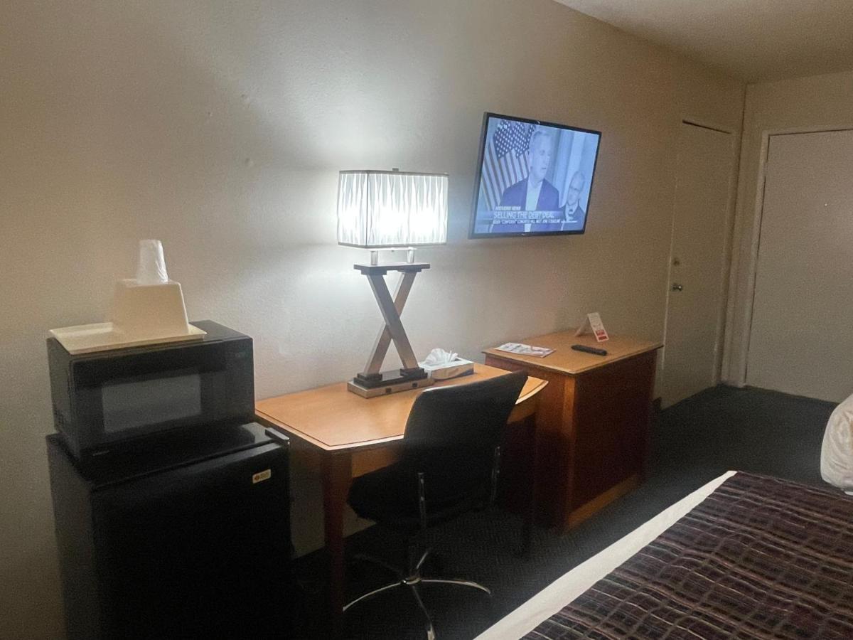 Inn Skyway -