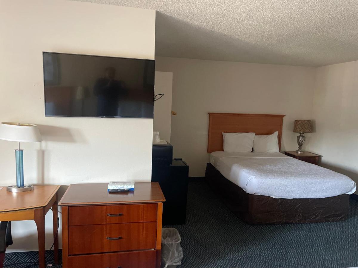 Skyway - 2* SeaTac