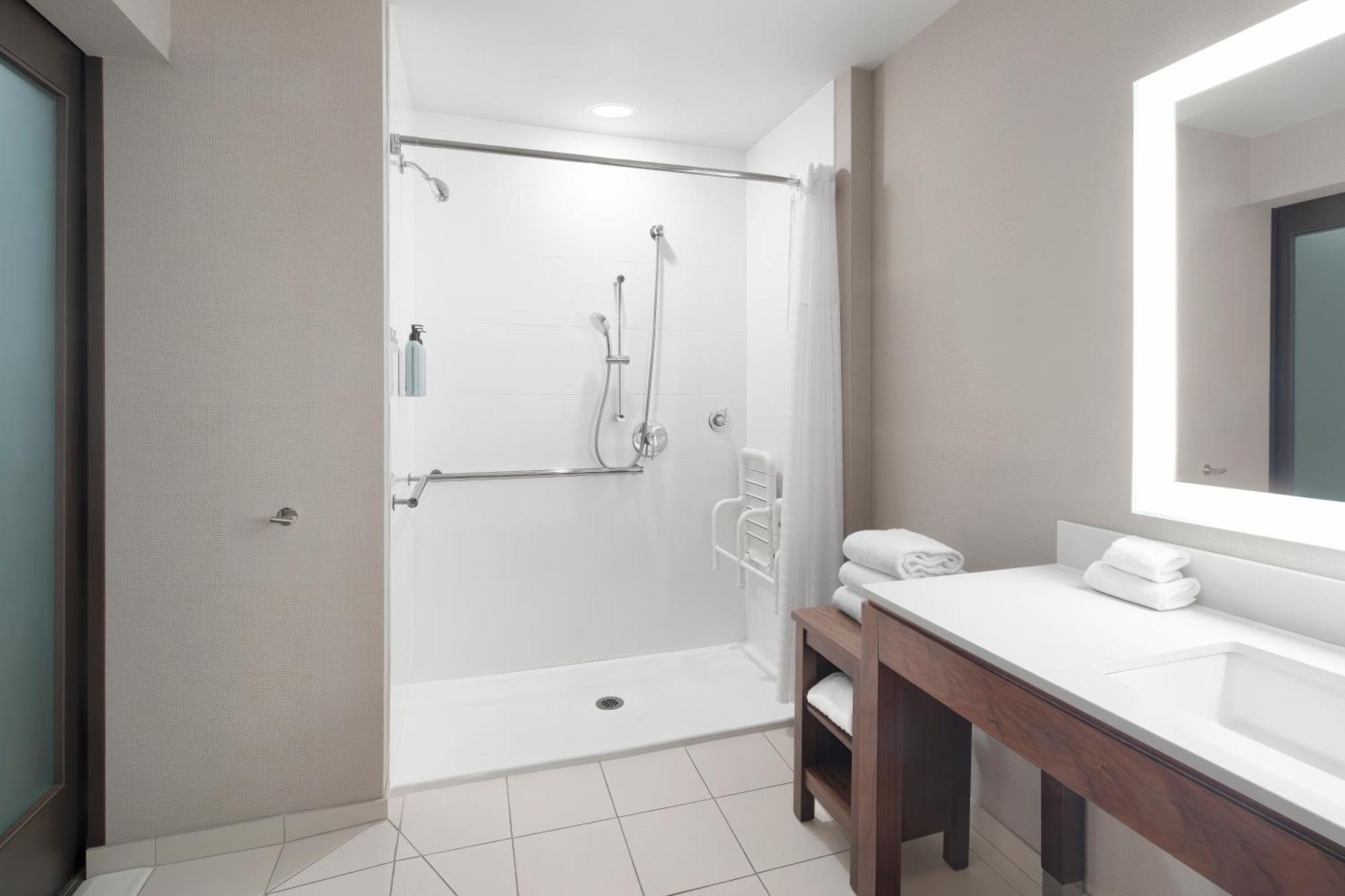 Courtyard By Marriott Seattle Airport Hotel