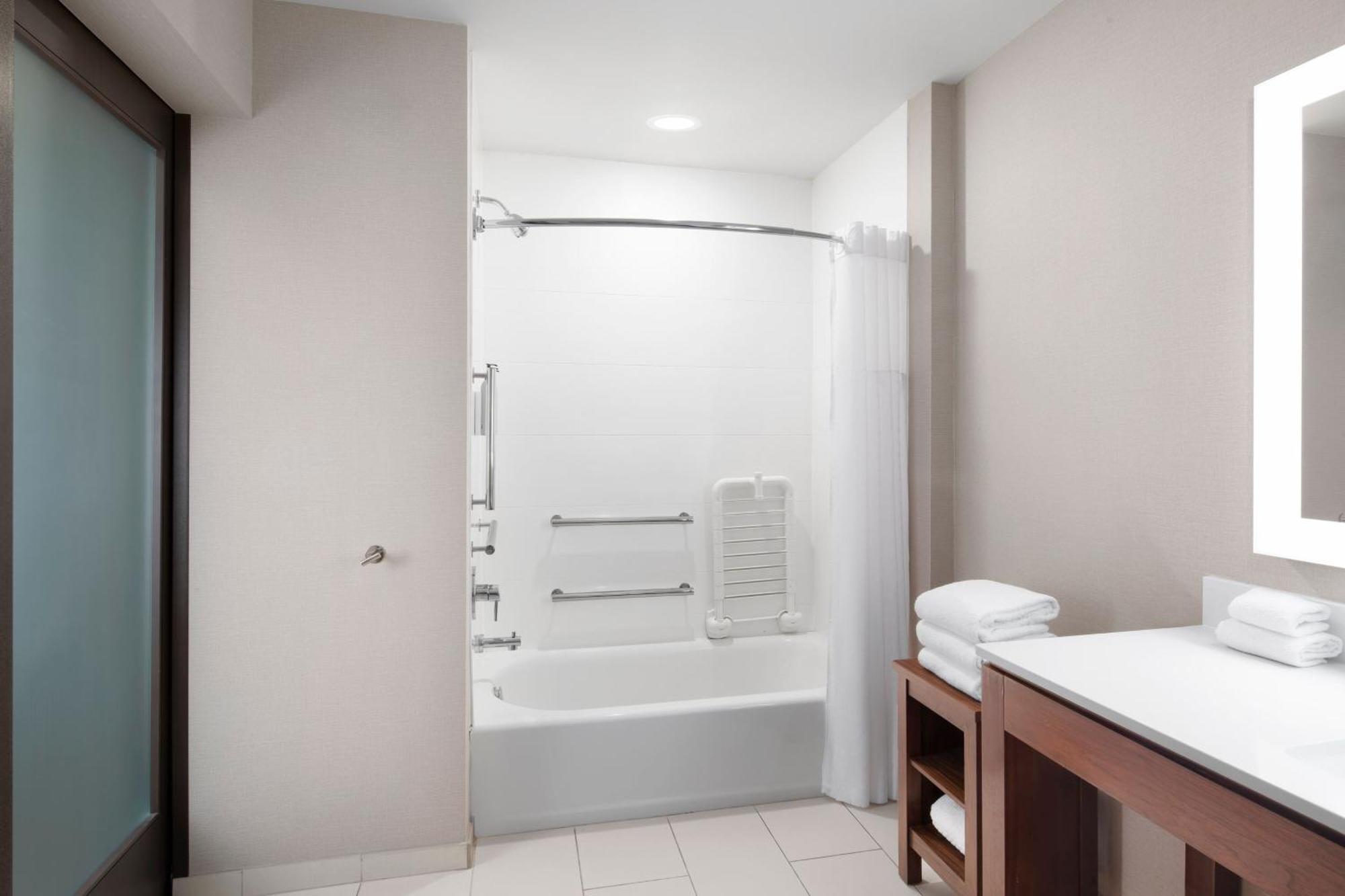 Courtyard By Marriott Seattle Airport SeaTac