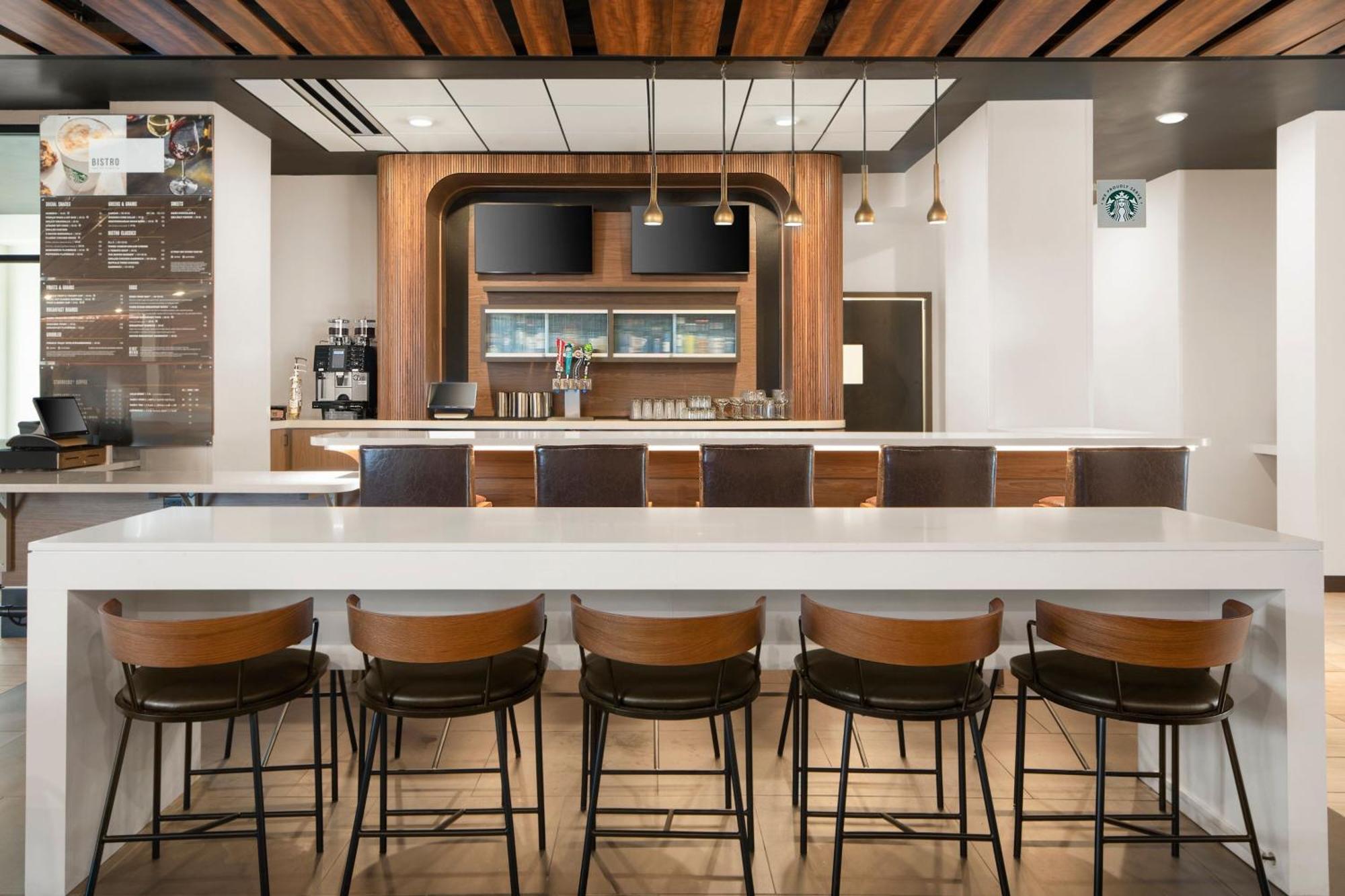 Courtyard By Marriott Seattle Airport 3*