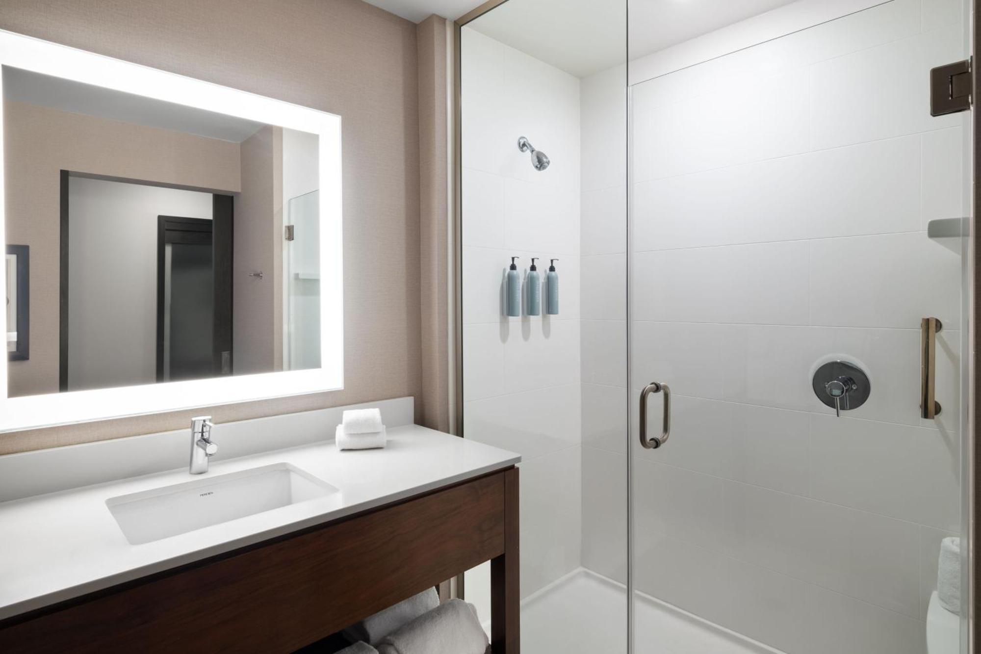 Courtyard By Marriott Seattle Airport SeaTac