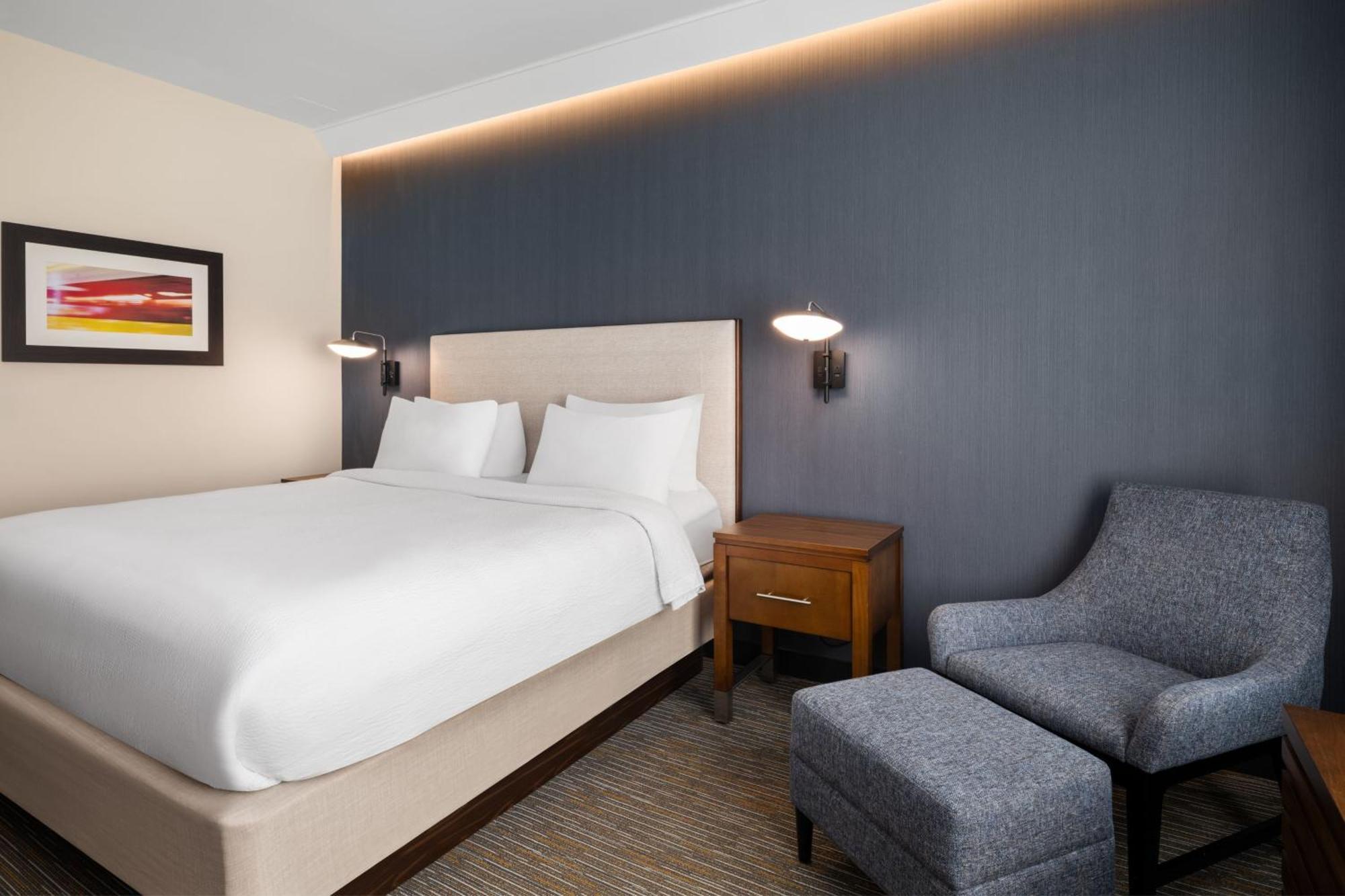 Courtyard By Marriott Seattle Airport 3*
