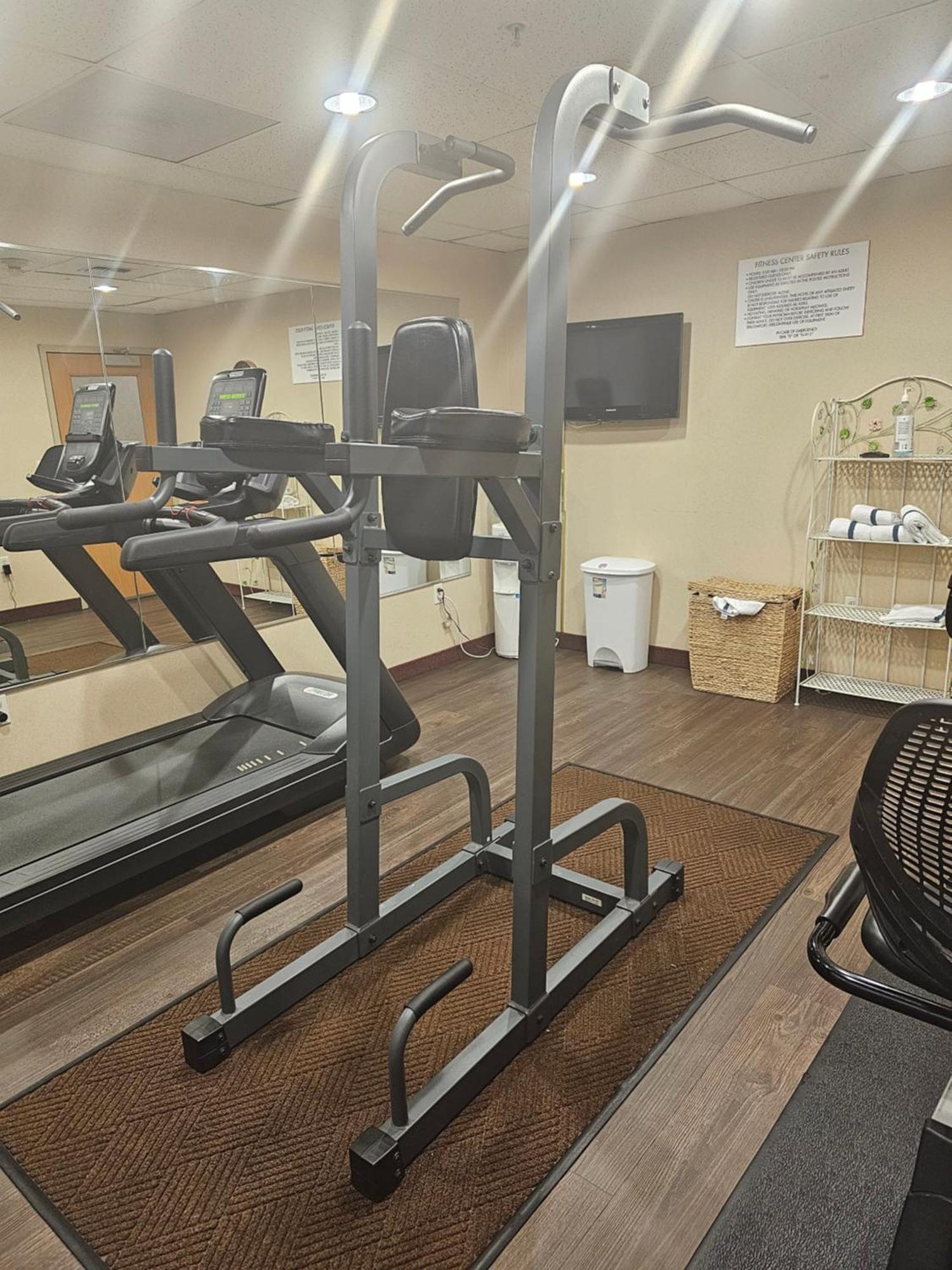 Ramada By Wyndham Airport 3*