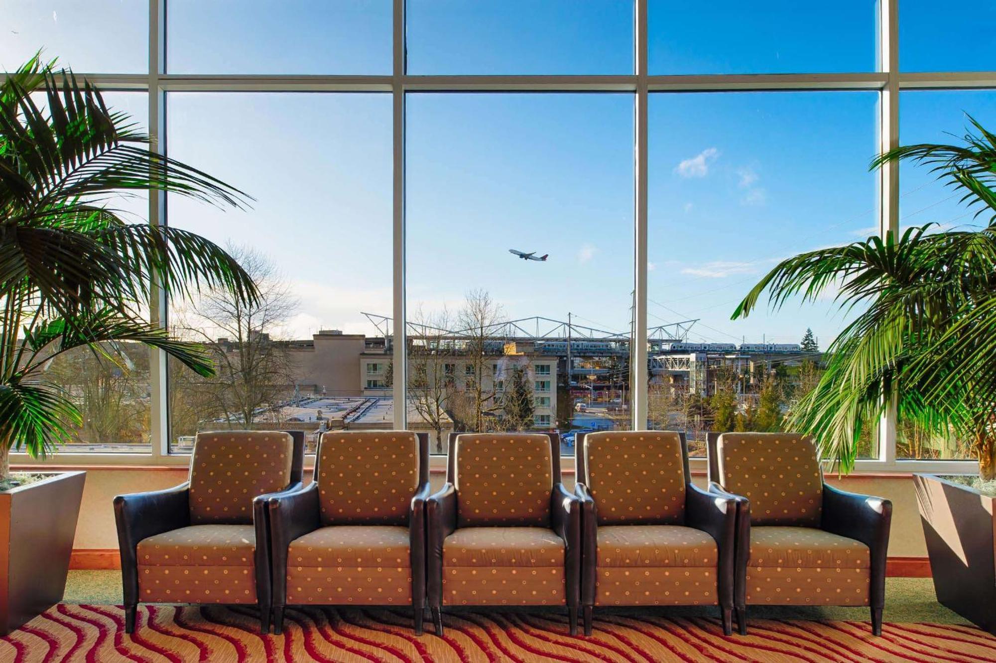 Hotel Hilton Seattle Airport & Conference Center 3*