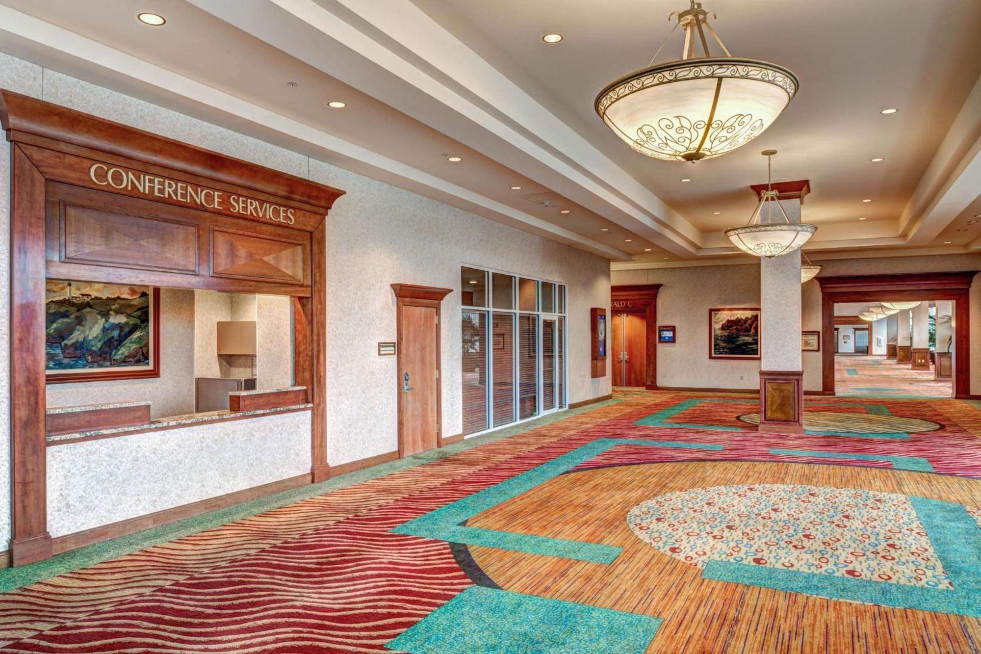 Hilton Seattle Airport & Conference Center Hotel