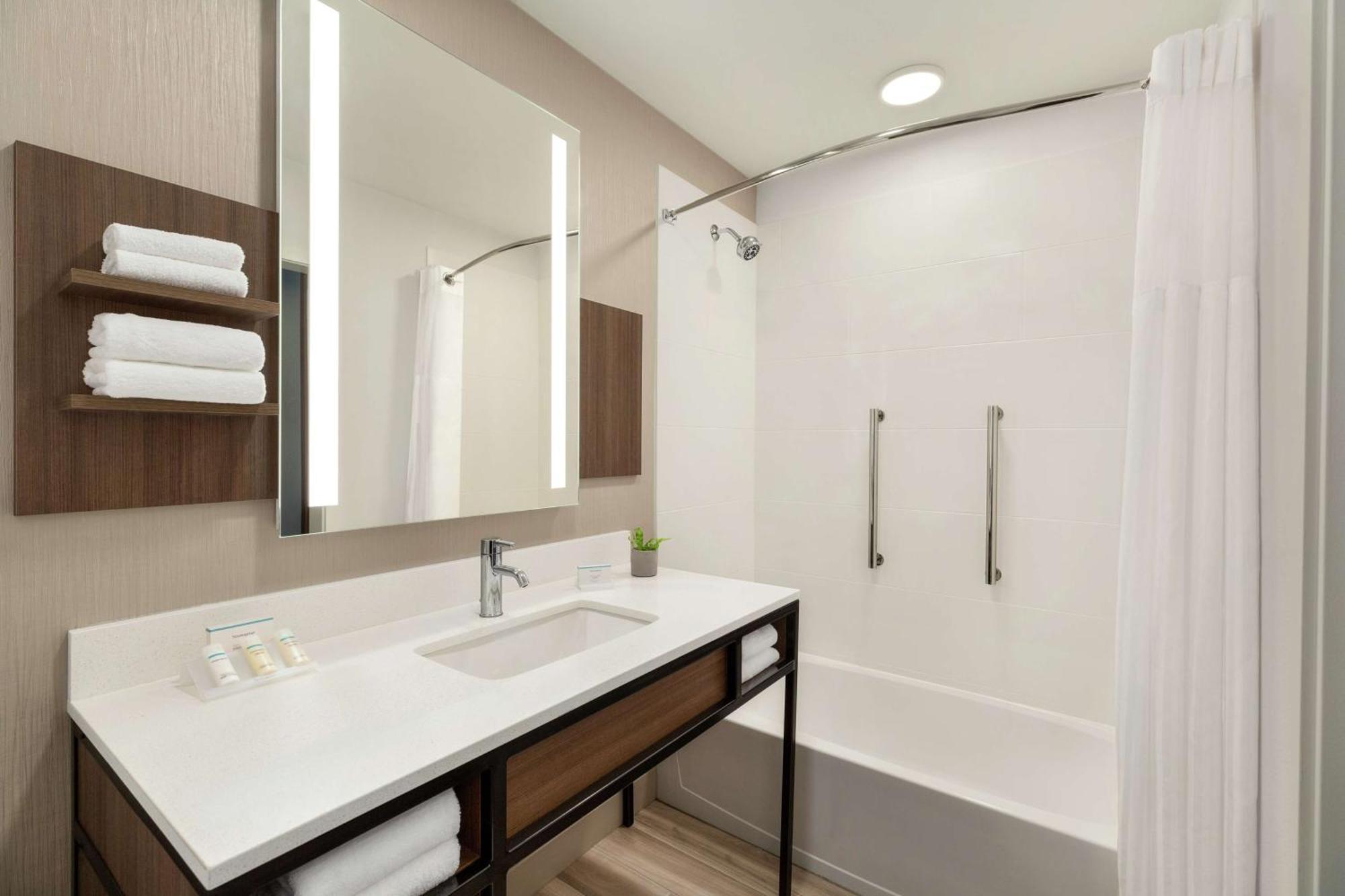 Hilton Garden Seattle Airport Hotel SeaTac