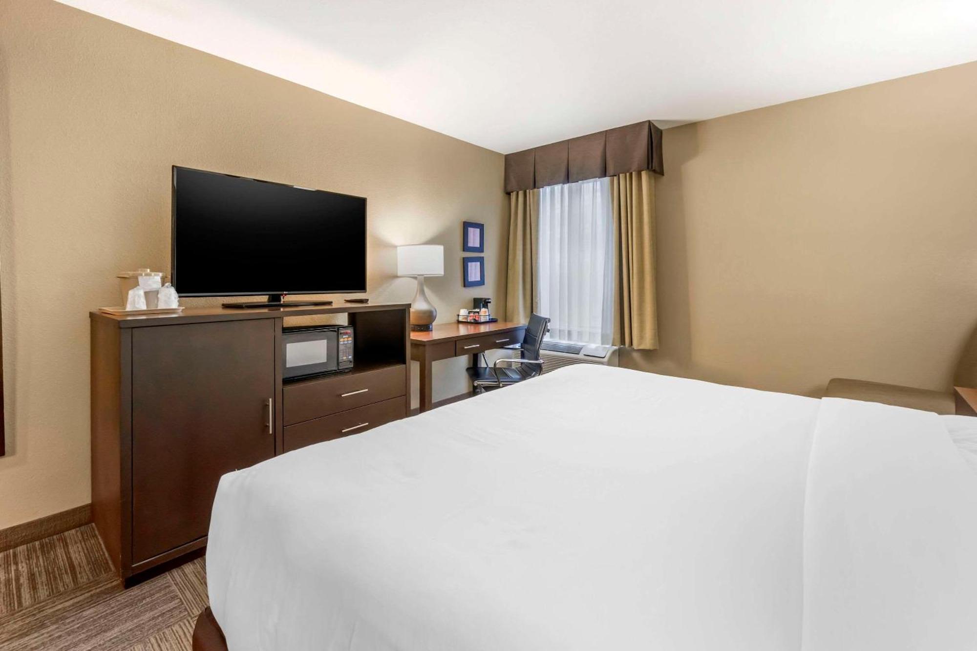 Comfort & Sea-tac Airport Hotel SeaTac