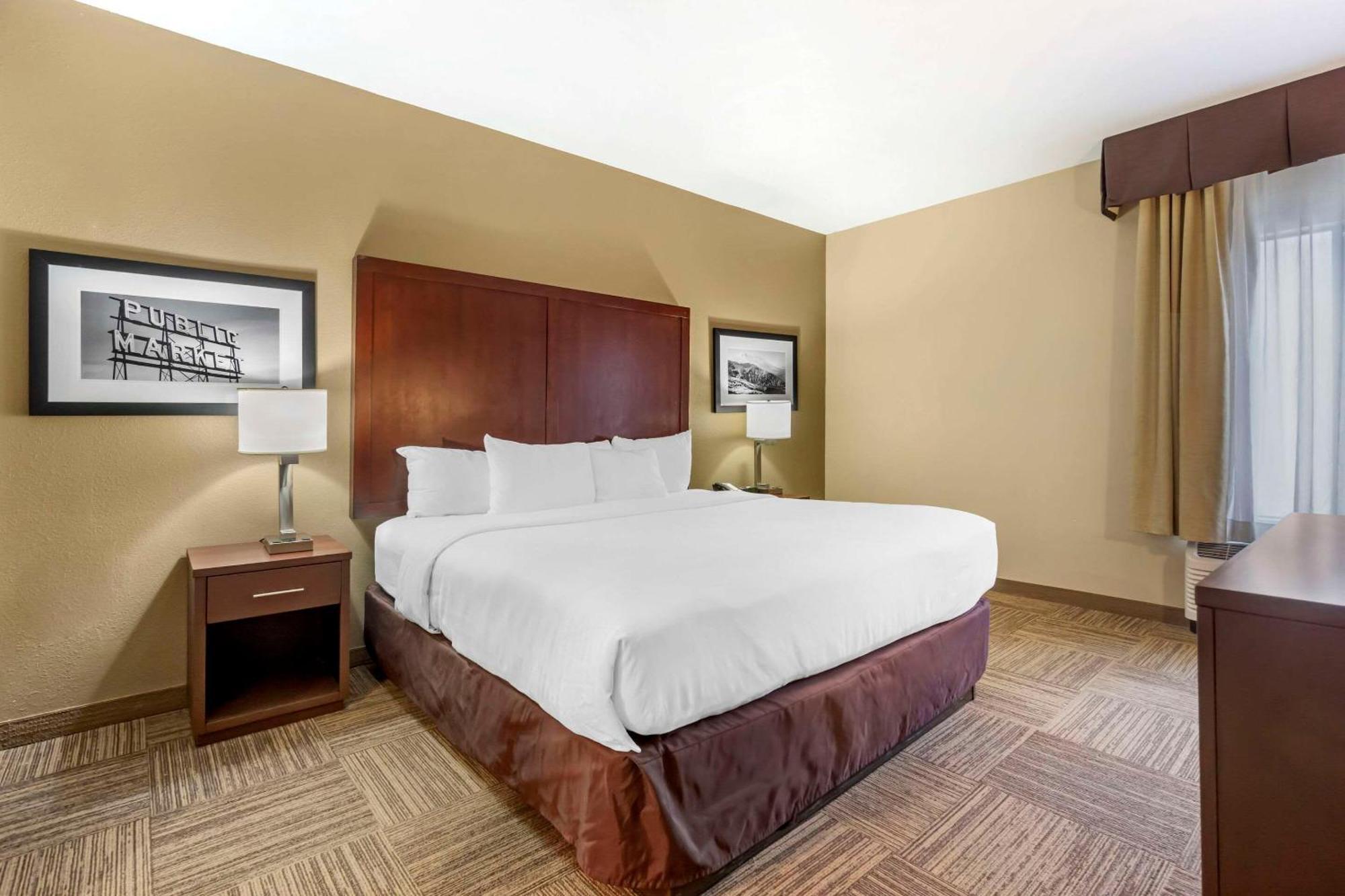 Comfort & Sea-tac Airport Hotel