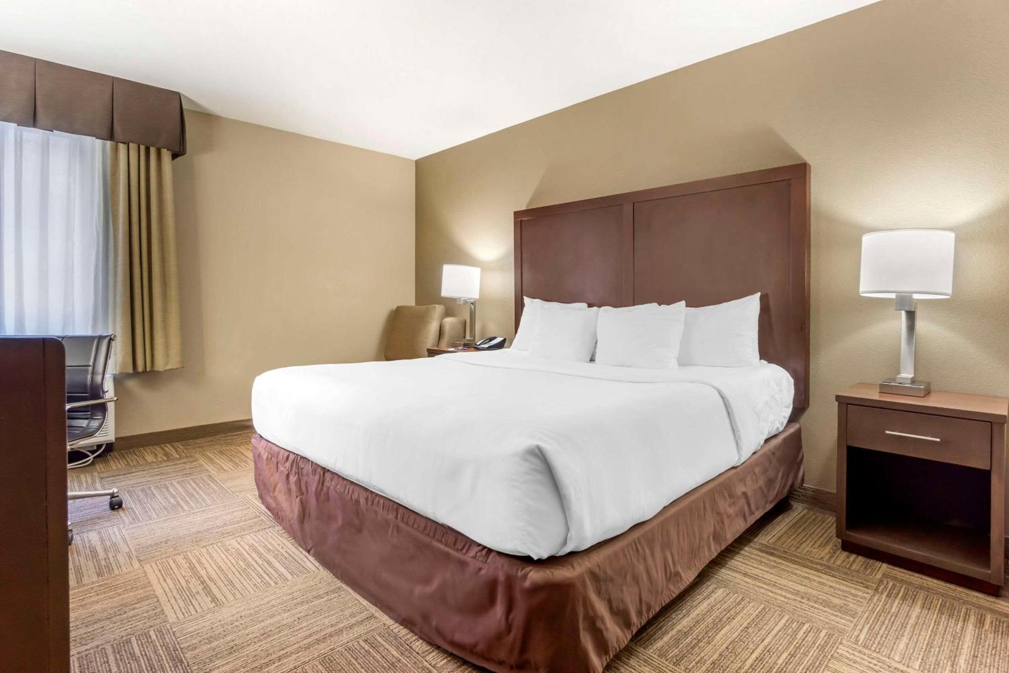 Comfort & Sea-tac Airport 3*