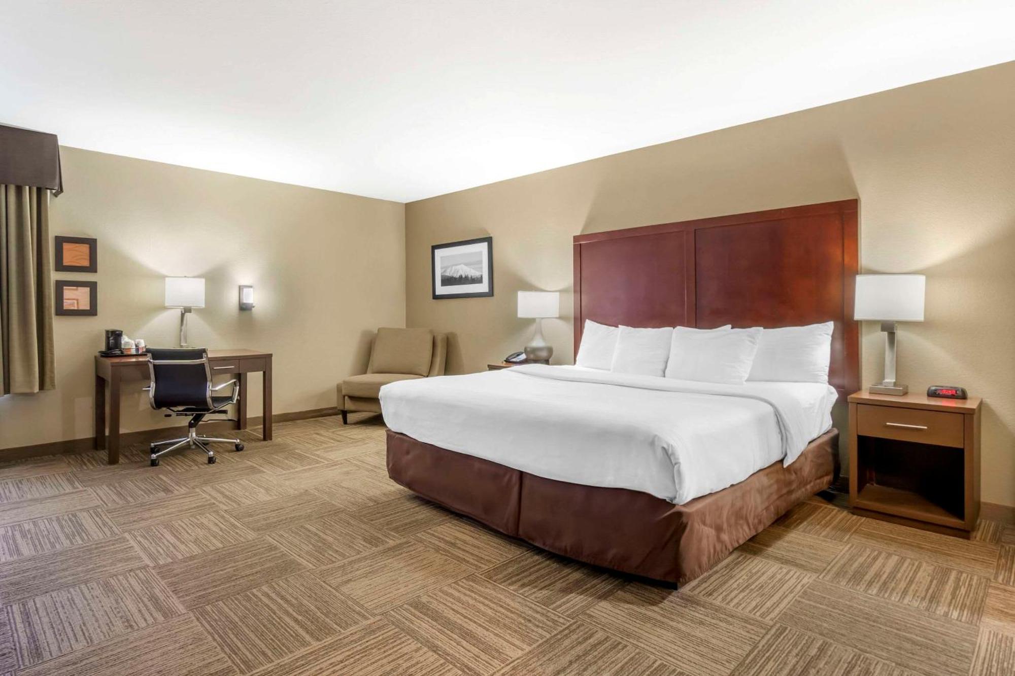 Comfort & Sea-tac Airport Hotel SeaTac