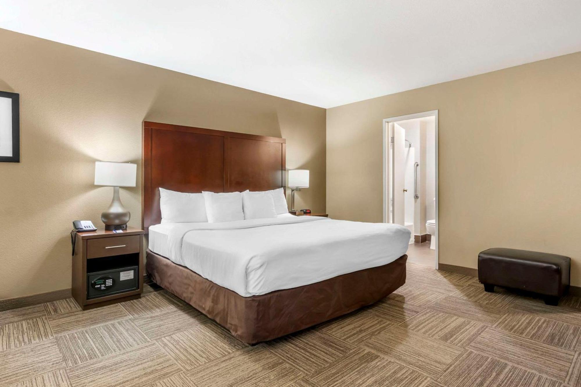 Comfort & Sea-tac Airport 3*