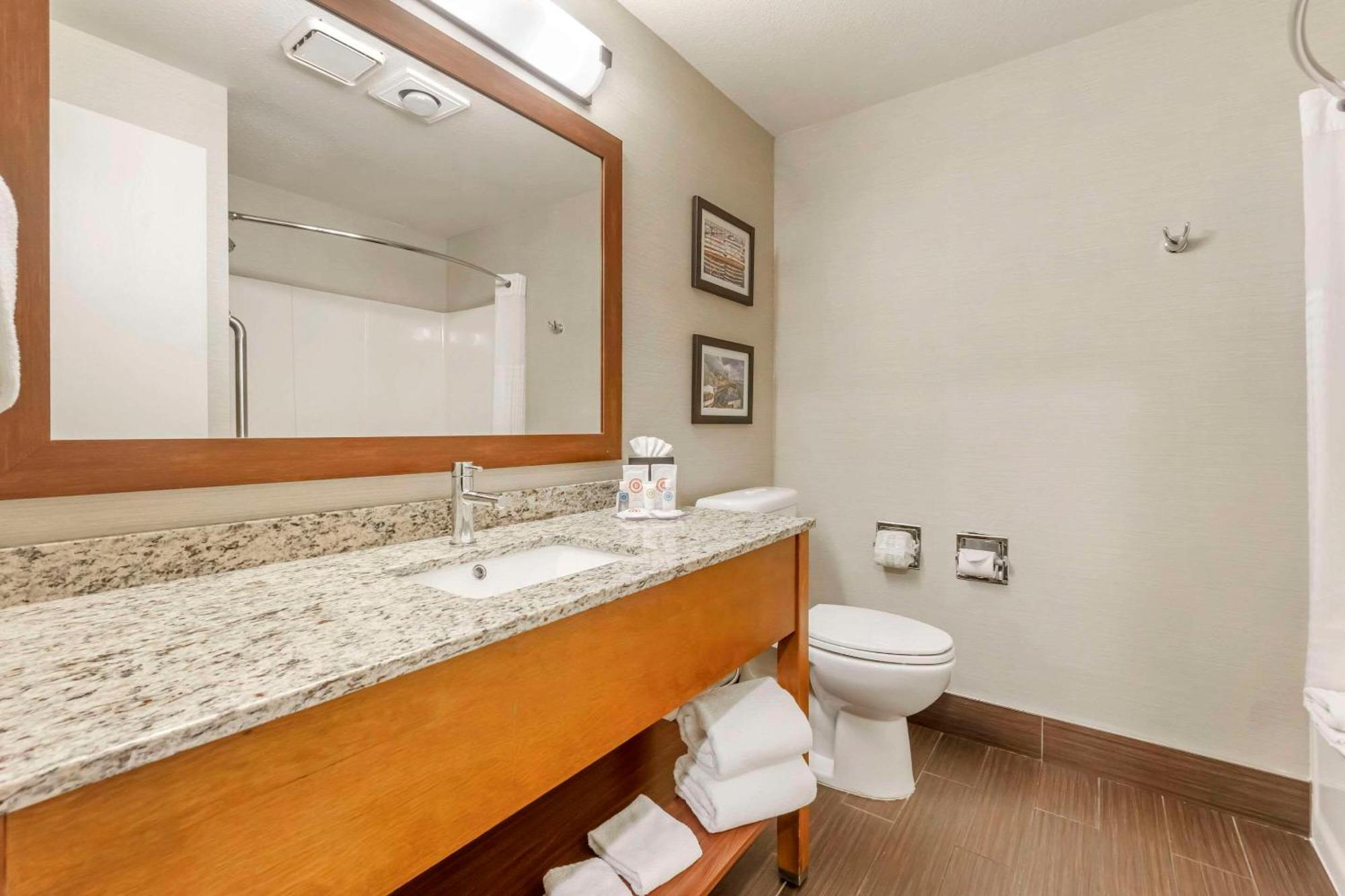 Comfort & Sea-tac Airport Hotel