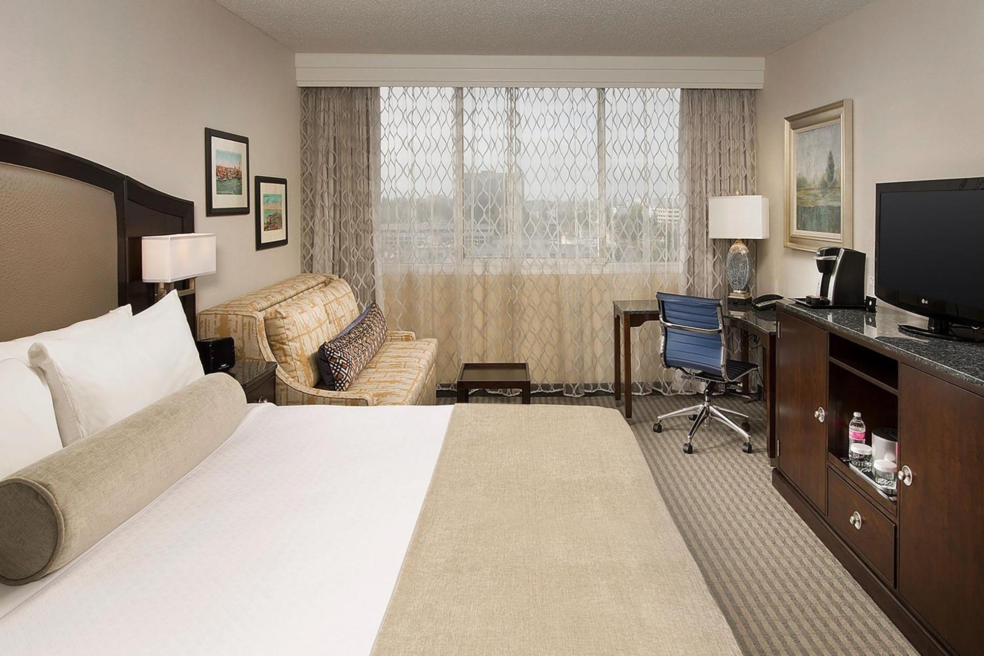 Skybridge Seattle Airport Hotel 4*