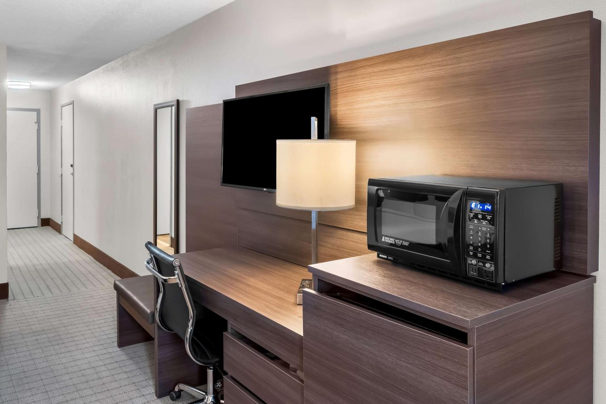 Hotel Surestay By Western Airport North