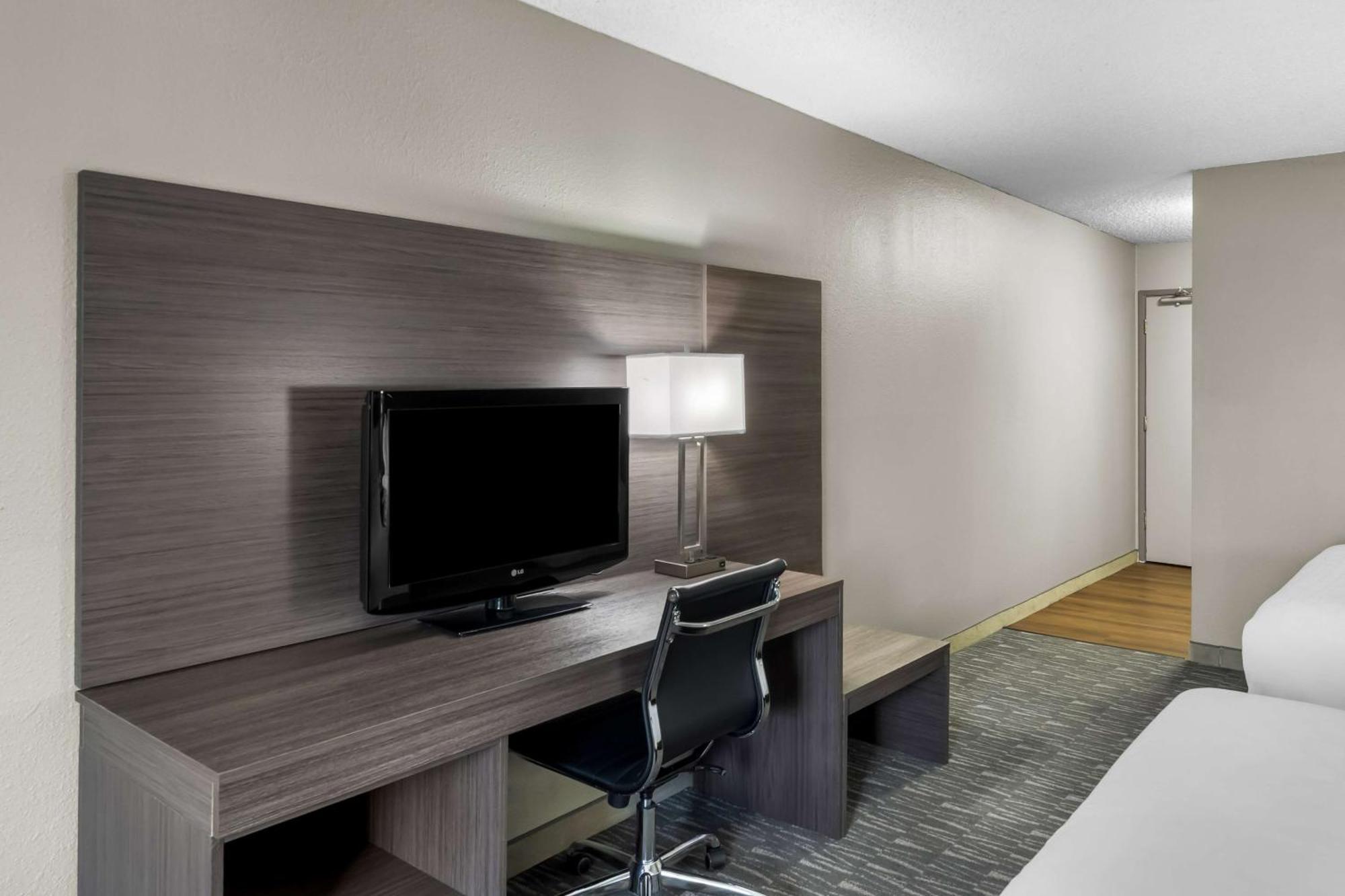 Surestay By Western Airport North Hotel