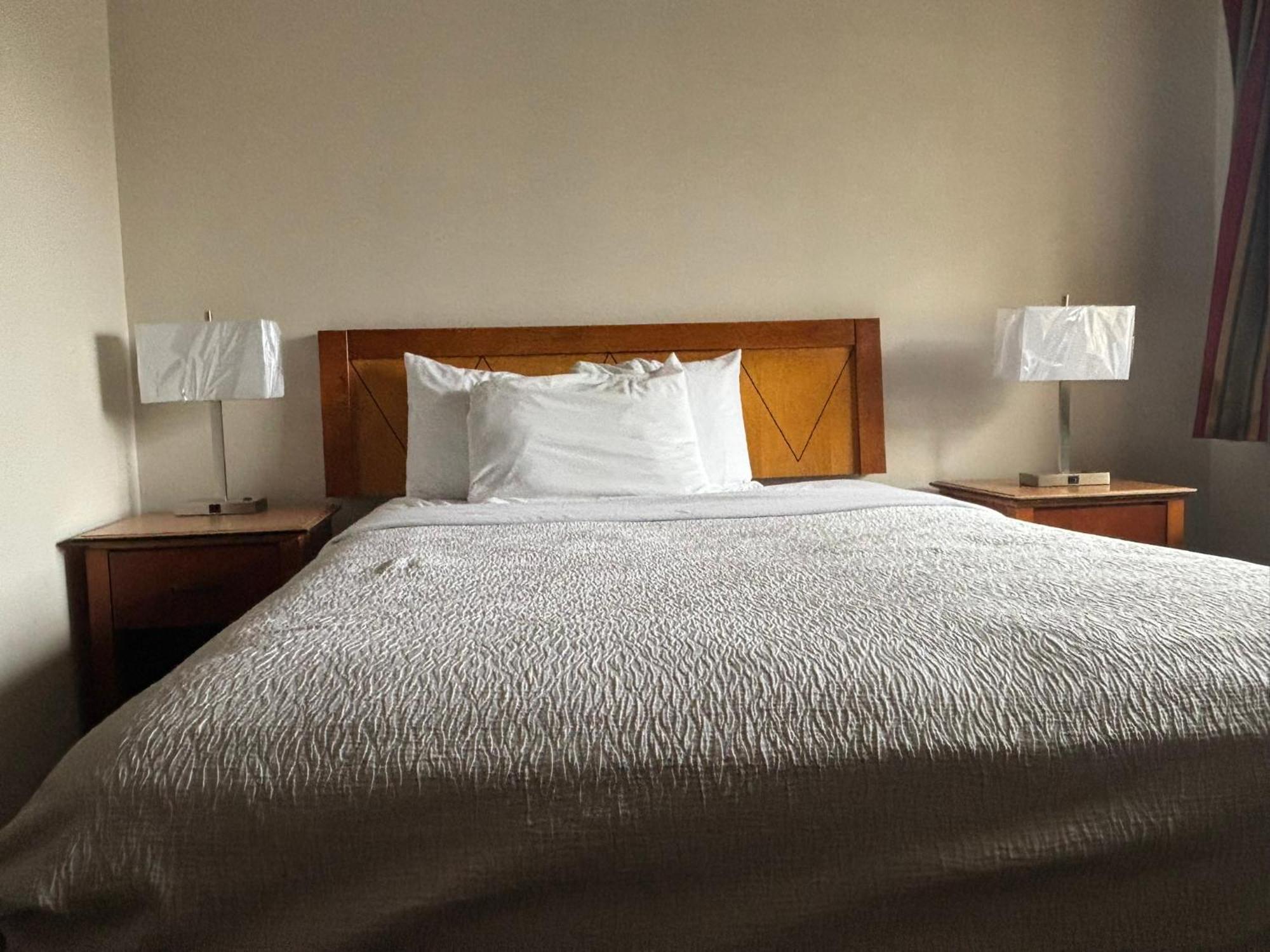 Inn Skyway - 2*