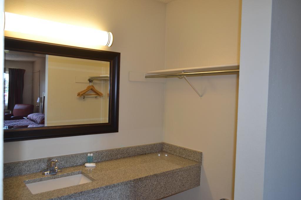 Inn Skyway - 2*