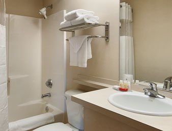 Hotel Ramada By Wyndham Airport