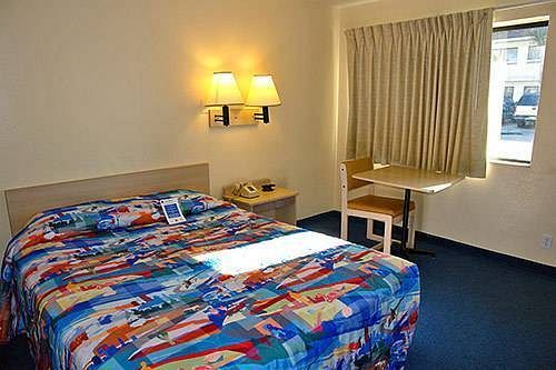 Hotel 6-seattle, Wa - Airport 2*