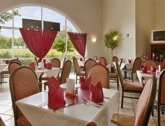 Hotel Ramada By Wyndham Airport