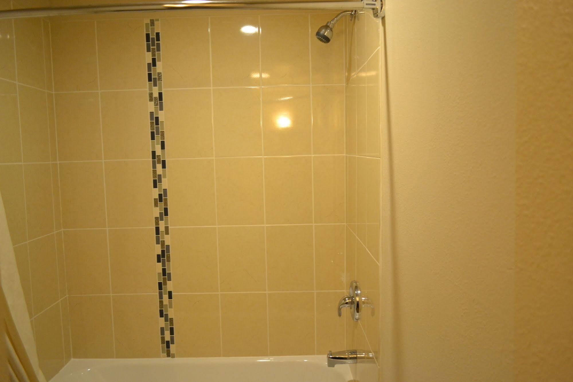 Inn Skyway -