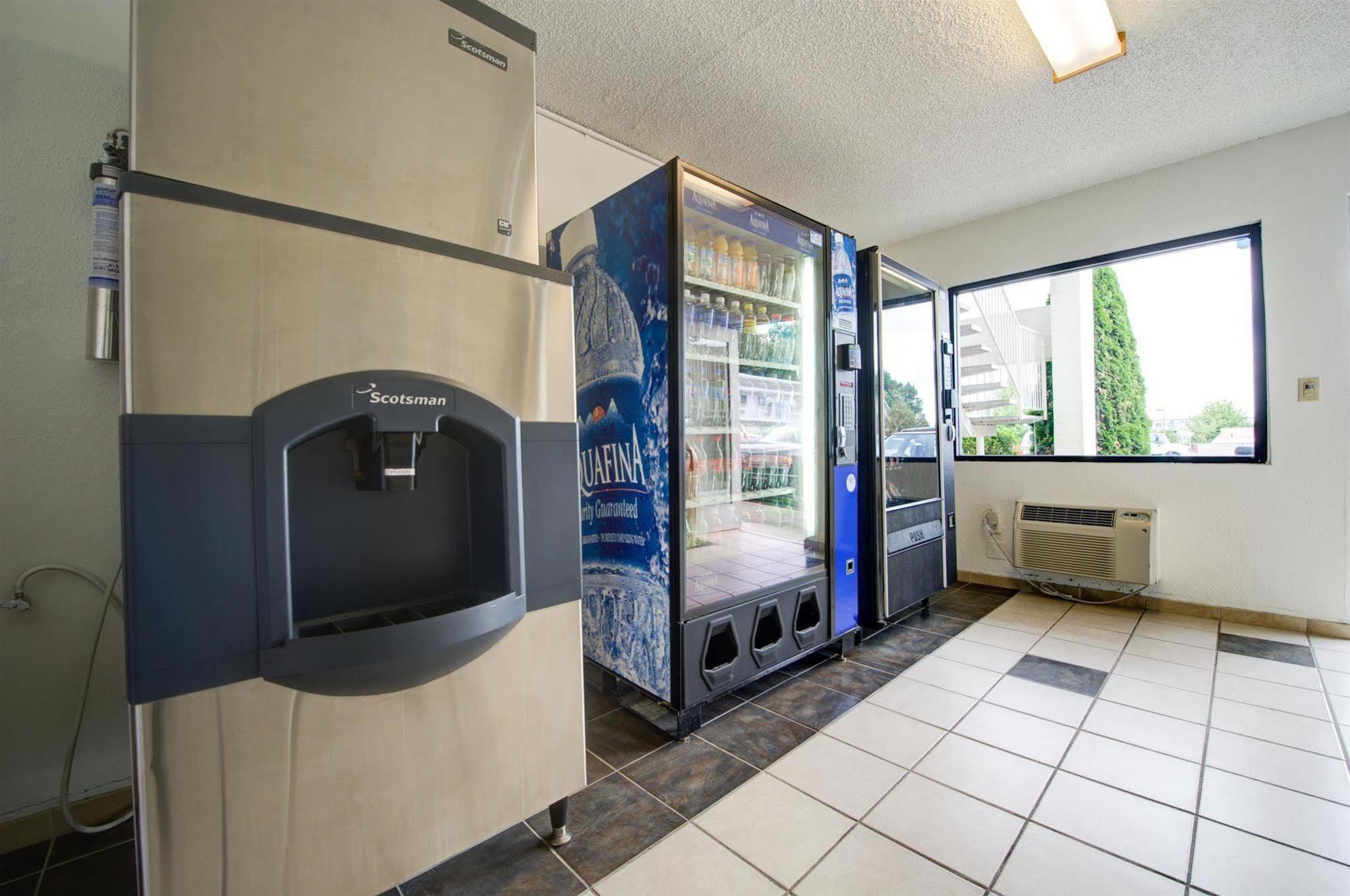 Hotel 6-seattle, Wa - Airport 2*