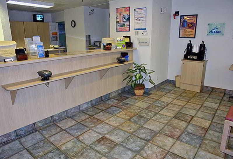 Hotel 6-seattle, Wa - Airport 2*