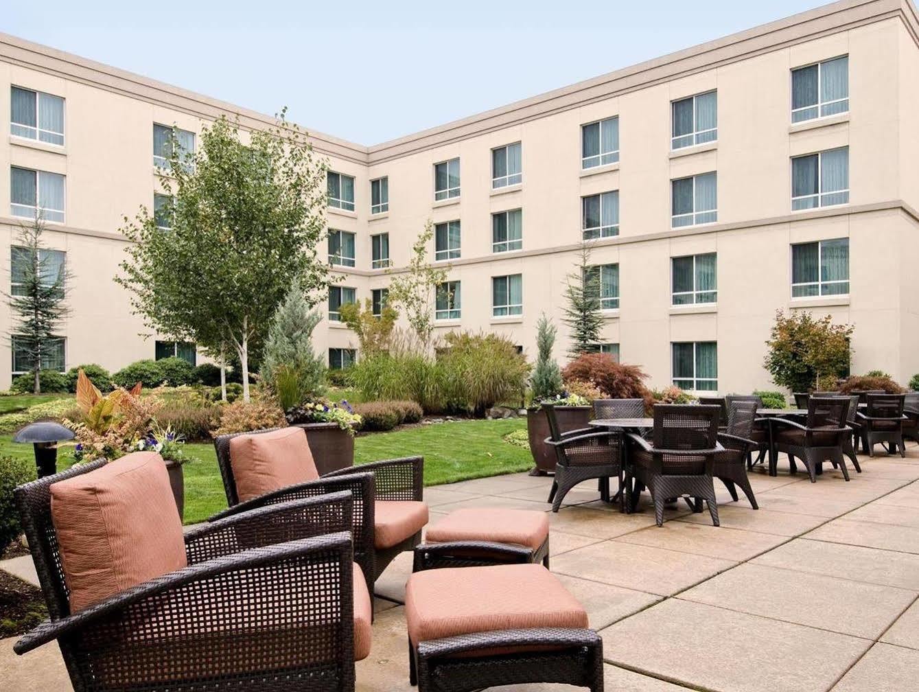 Hotel Hilton Seattle Airport & Conference Center 3*
