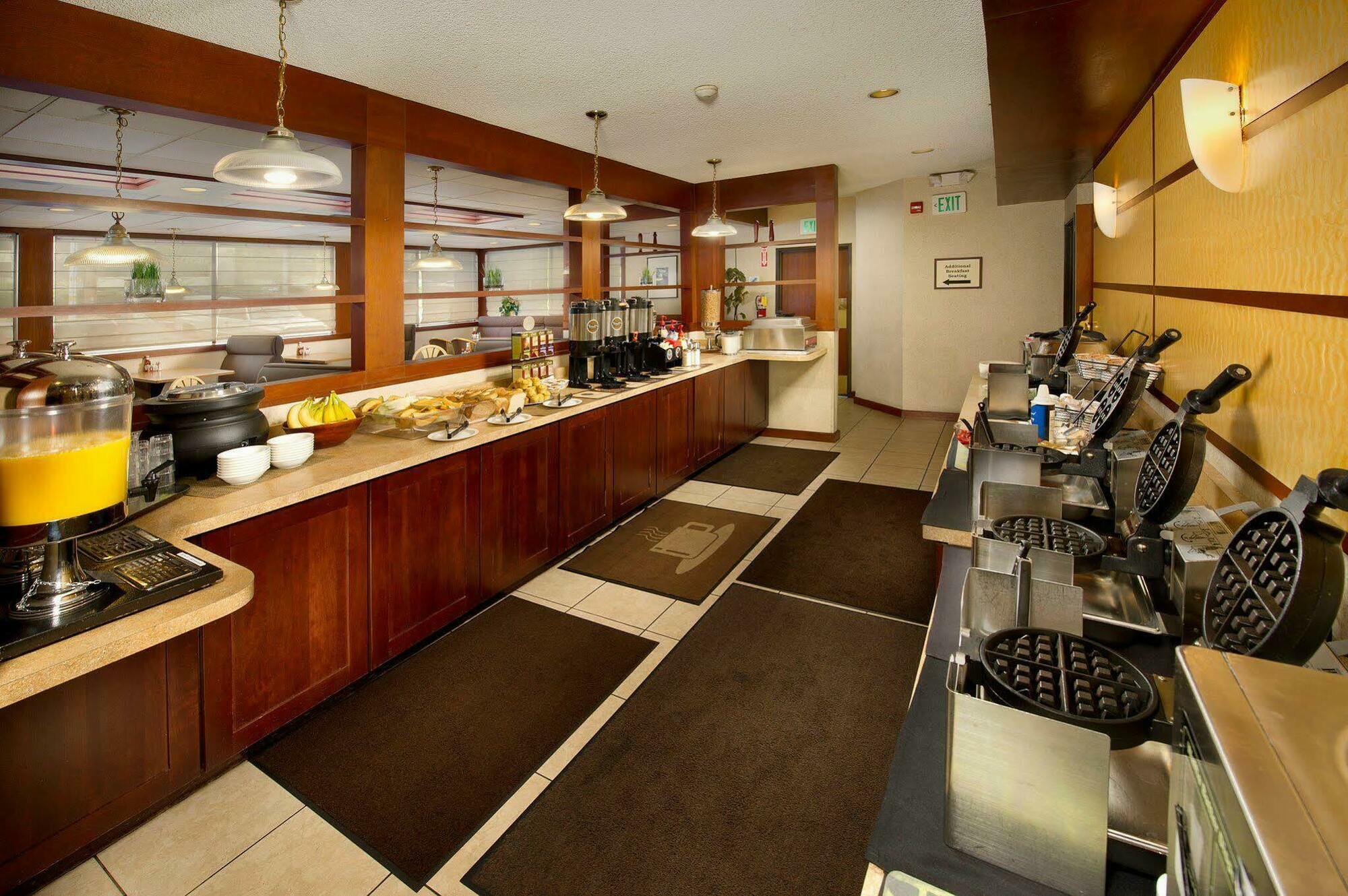 Western Seattle Airport Hotel 3*