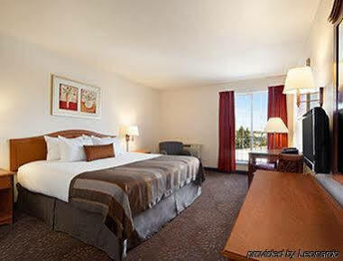 Ramada By Wyndham Airport Hotel SeaTac