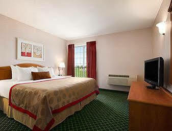Ramada By Wyndham Airport Hotel 3*